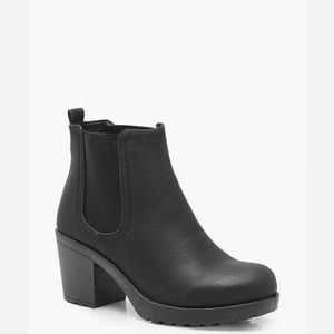 Heeled Chelsea boots black